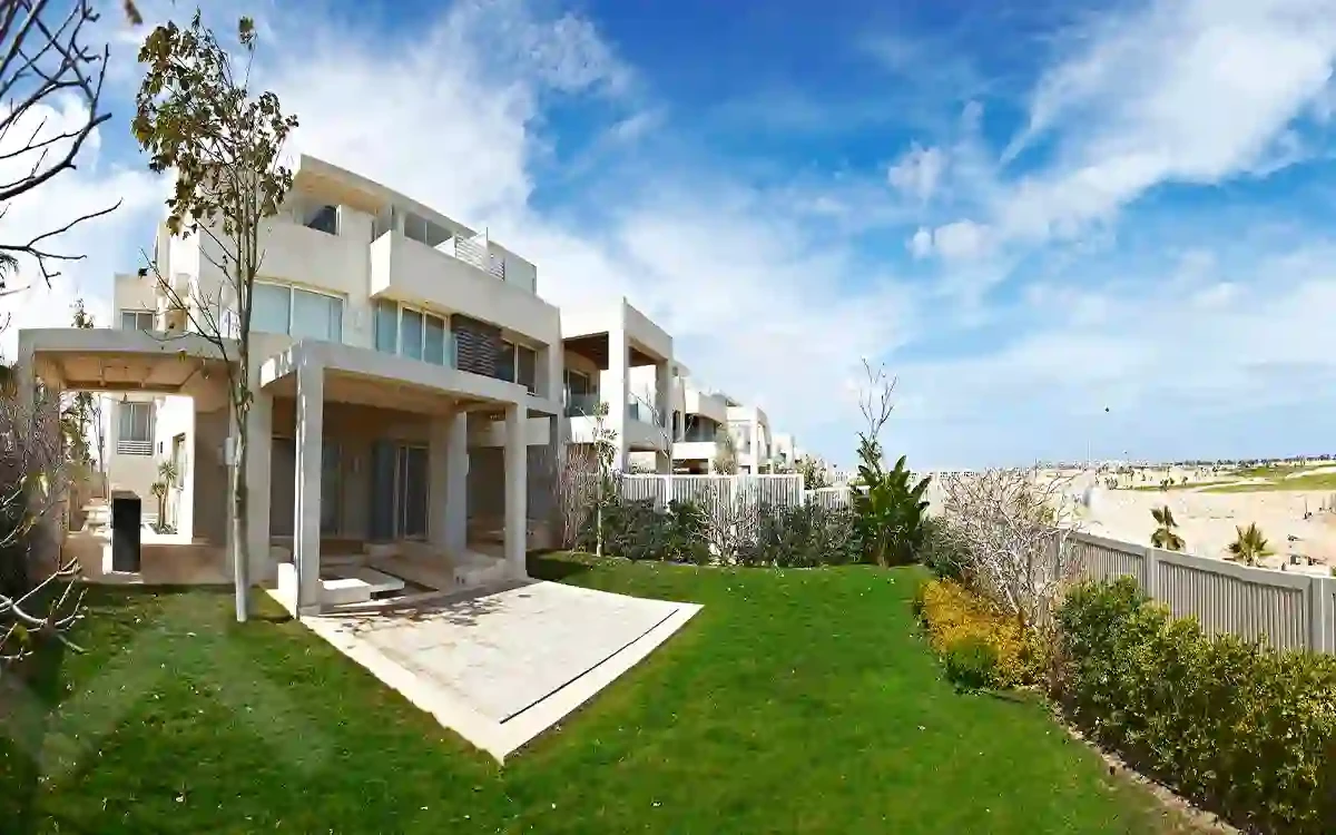 شاليه 110م للبيع في هاسيندا باي - الساحل الشمالي (فيو الجولف)